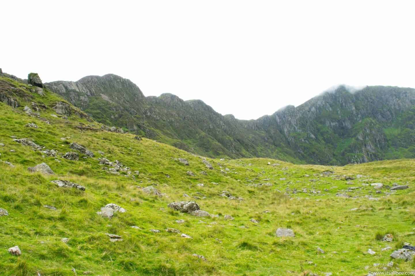 Hiking & Camping In Snowdonia | Packing Tips & Campsites Near Snowdon #outdoors #nature #adventure #lakes #mountains #packing #snowdon #camping #tips #wales #uk #trails #routes #itsallbee #adventureawaits