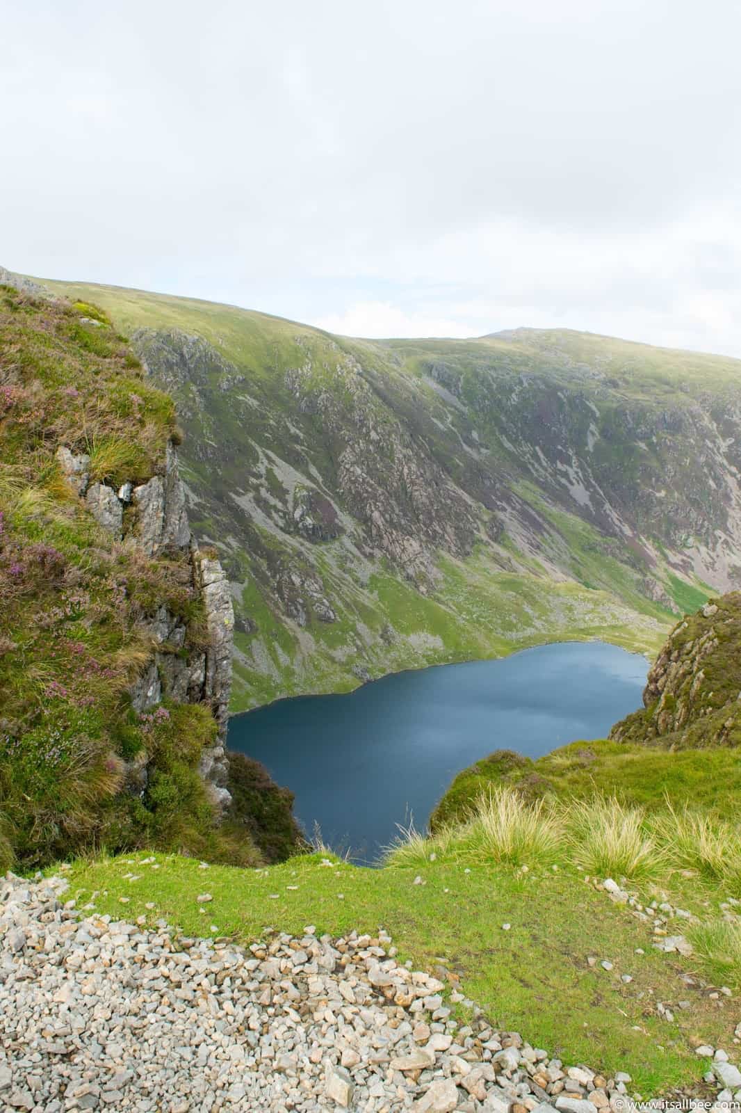 Hiking & Camping In Snowdonia | Packing Tips & Campsites Near Snowdon #outdoors #nature #adventure #lakes #mountains #packing #snowdon #camping #tips #wales #uk #trails #routes #itsallbee #adventureawaits