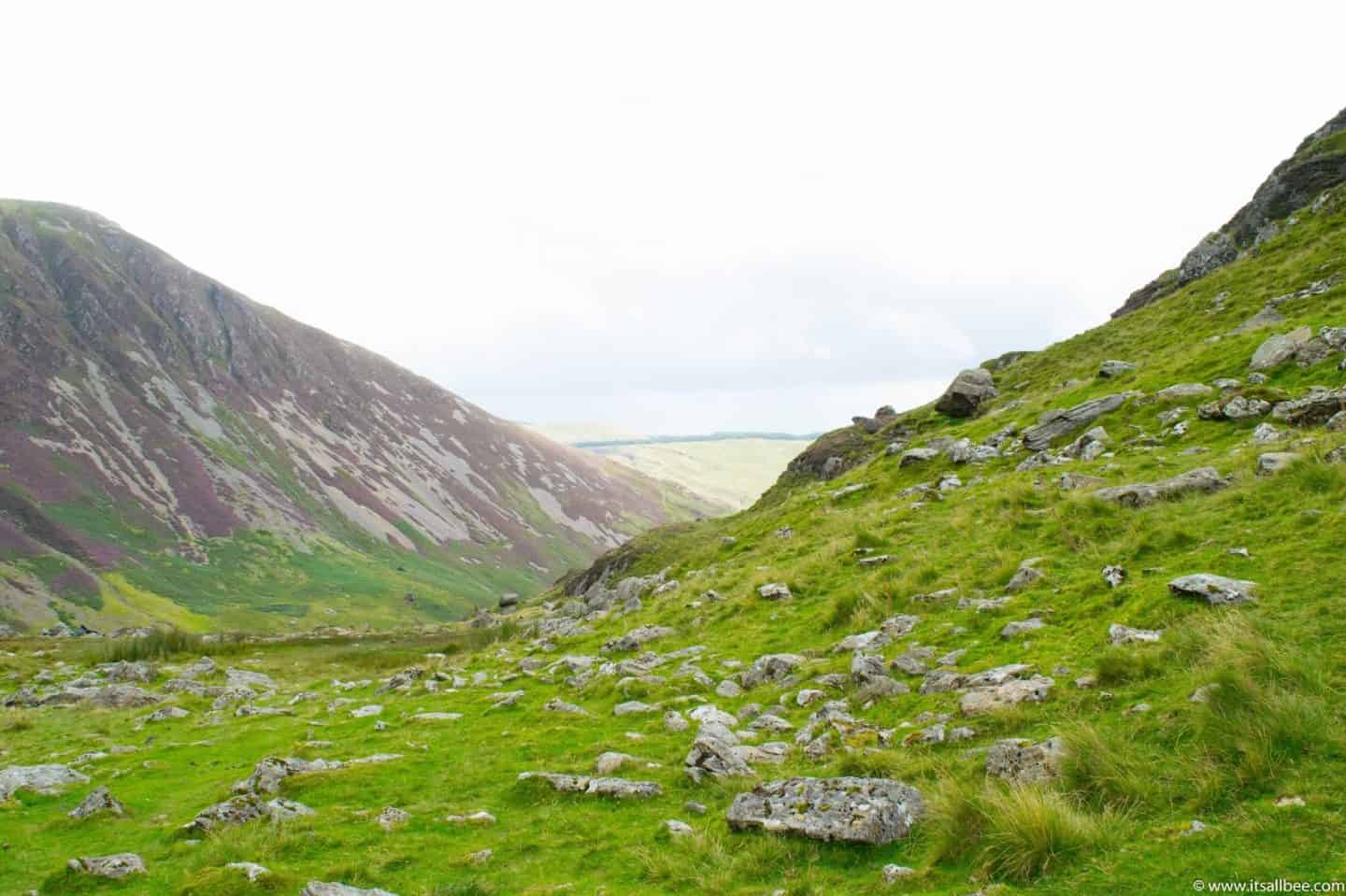 Hiking & Camping In Snowdonia | Packing Tips & Campsites Near Snowdon #outdoors #nature #adventure #lakes #mountains #packing #snowdon #camping #tips #wales #uk #trails #routes #itsallbee #adventureawaits