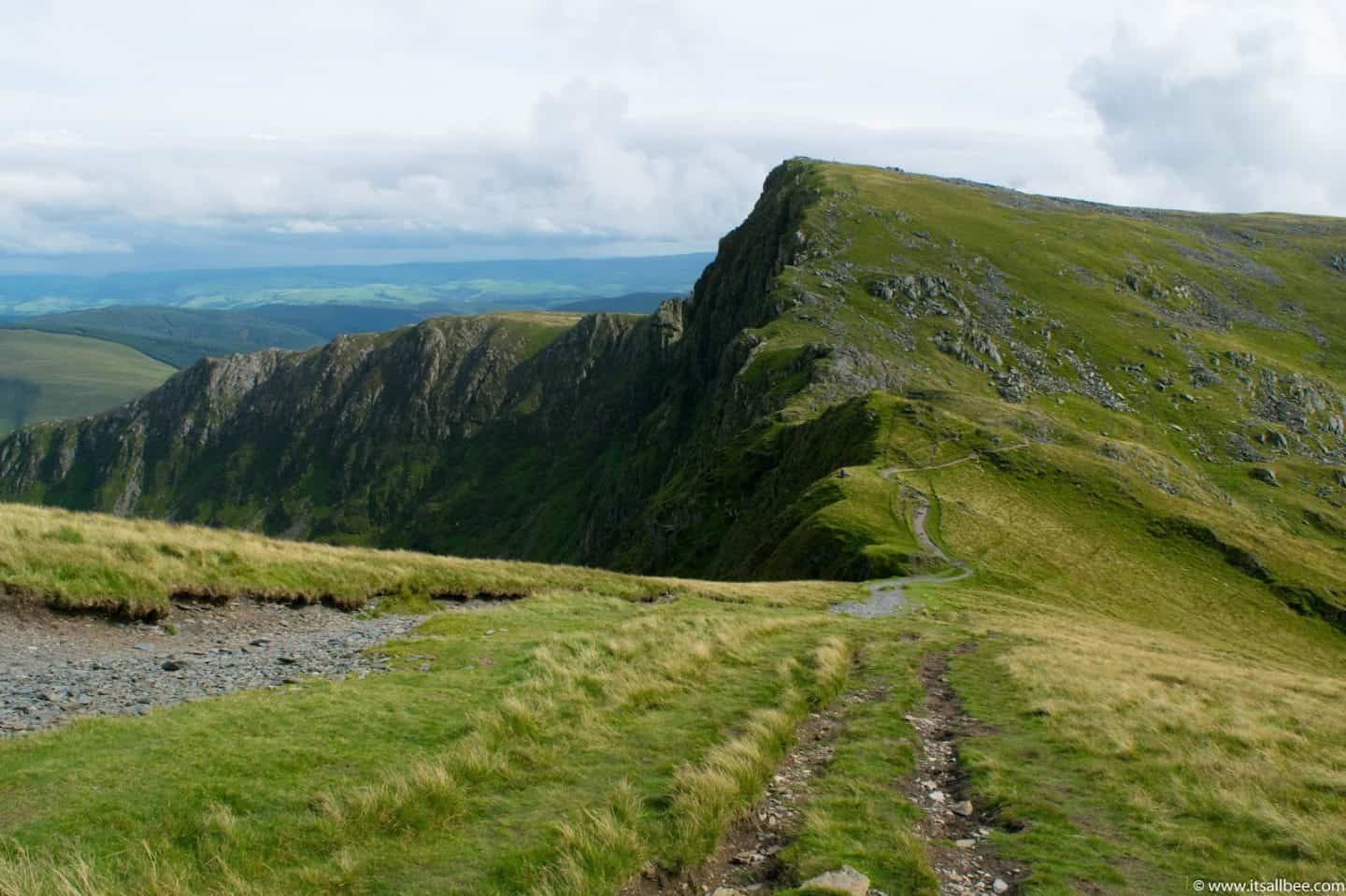 Hiking & Camping In Snowdonia | Packing Tips & Campsites Near Snowdon #outdoors #nature #adventure #lakes #mountains #packing #snowdon #camping #tips #wales #uk #trails #routes #itsallbee #adventureawaits