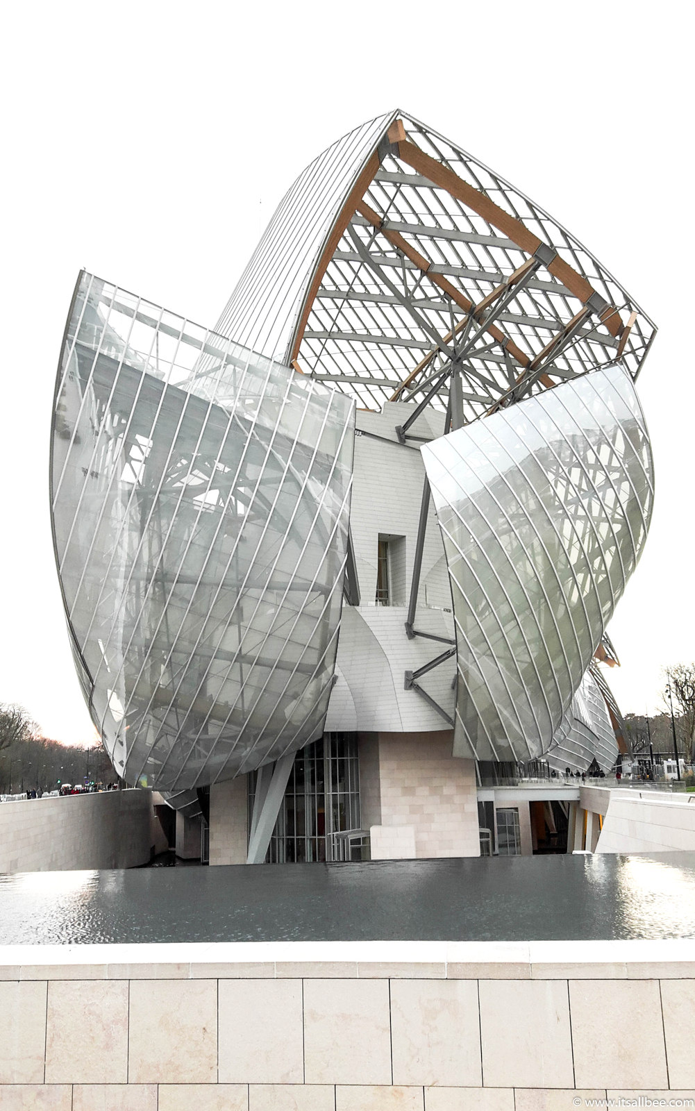 Another] Trip to Fondation Louis Vuitton – View from the Back