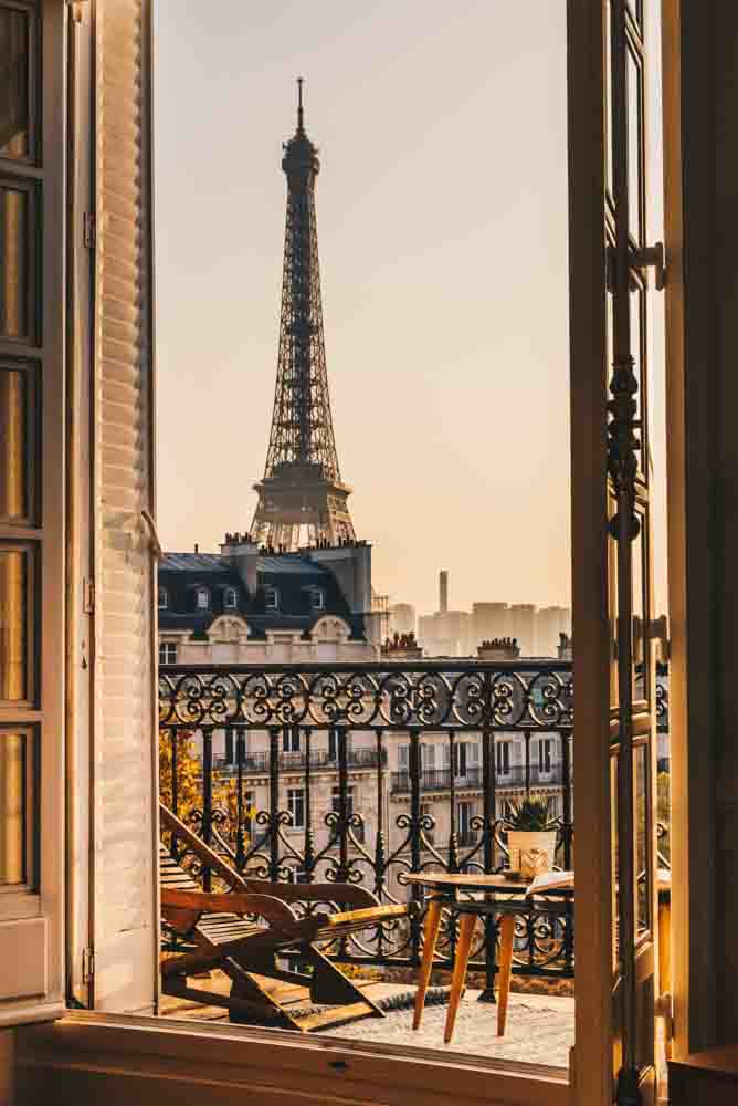 Eiffel Tower view hotel in Paris