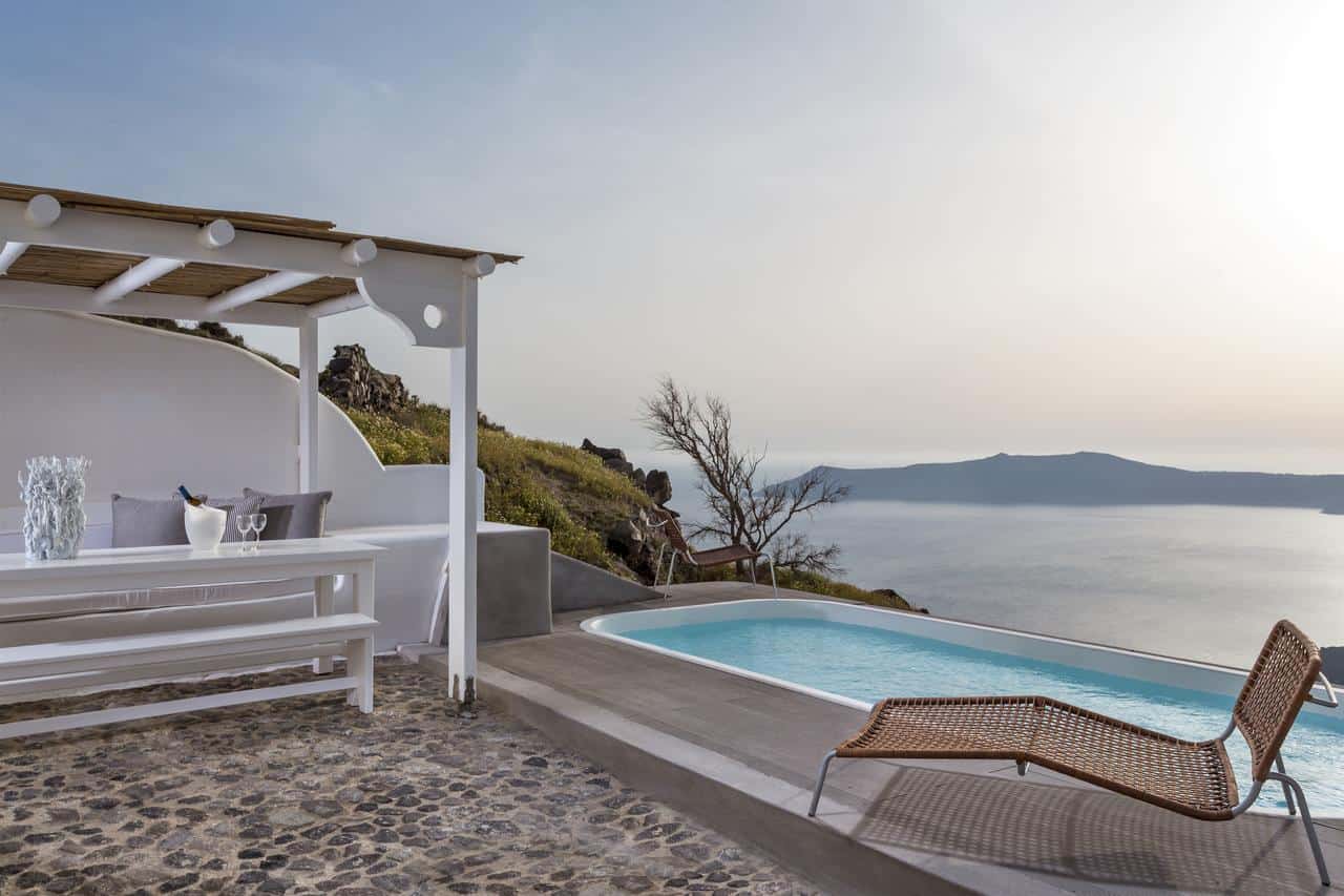 The Best Hotels In Santorini | best hotels in oia santorini