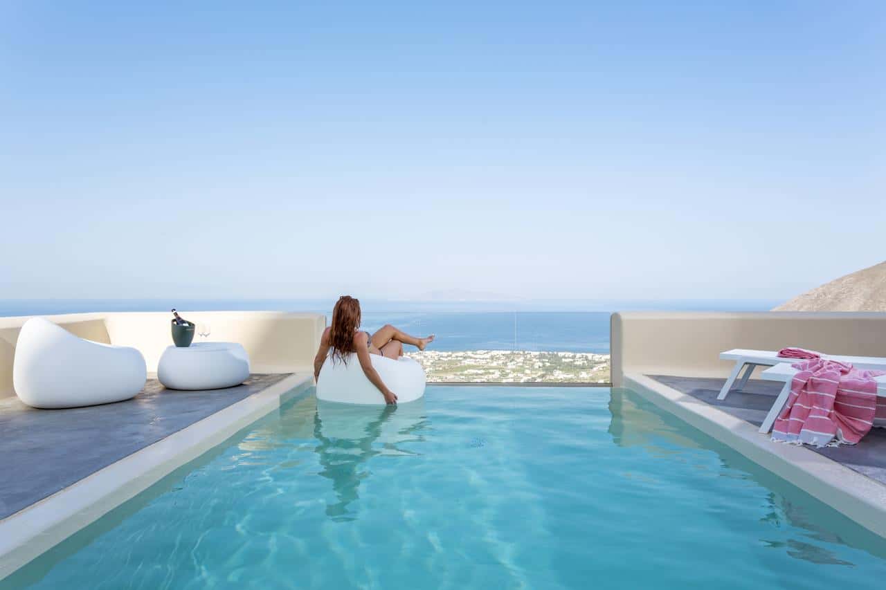The Best Hotels In Santorini | best hotels in oia santorini