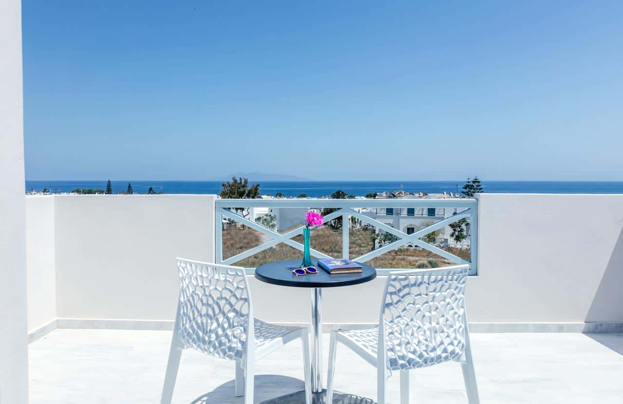 The Best Hotels In Santorini | most beautiful hotel in santorini