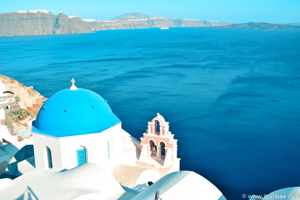 How To Get From Athens to Santorini. Everything you need to know about flights and ferries from Athens to Santorini, including distance and duration of ferries and flight journey. #itsallbee #traveltips #athens #santorini #ferry #transport #thingstodo