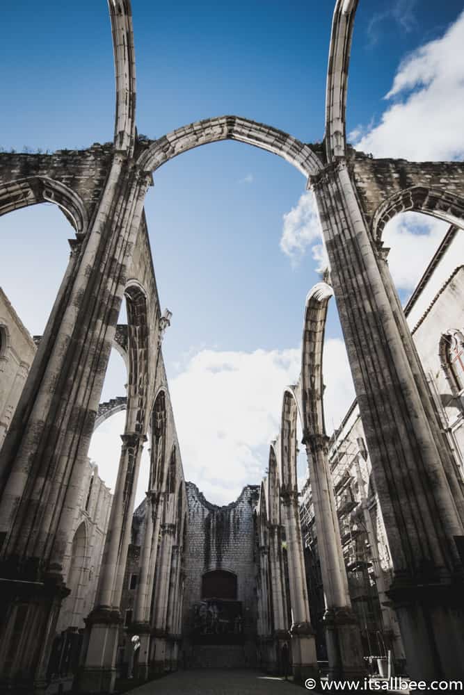 Portugal Must Sees | Carmo Convent Lisbon - #itsallbee #traveltips #Lisbon #portugal #vacation #photography #tips