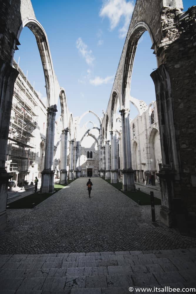 Portugal Must Sees | Carmo Convent Lisbon - #itsallbee #traveltips #Lisbon #portugal #vacation #photography #tips