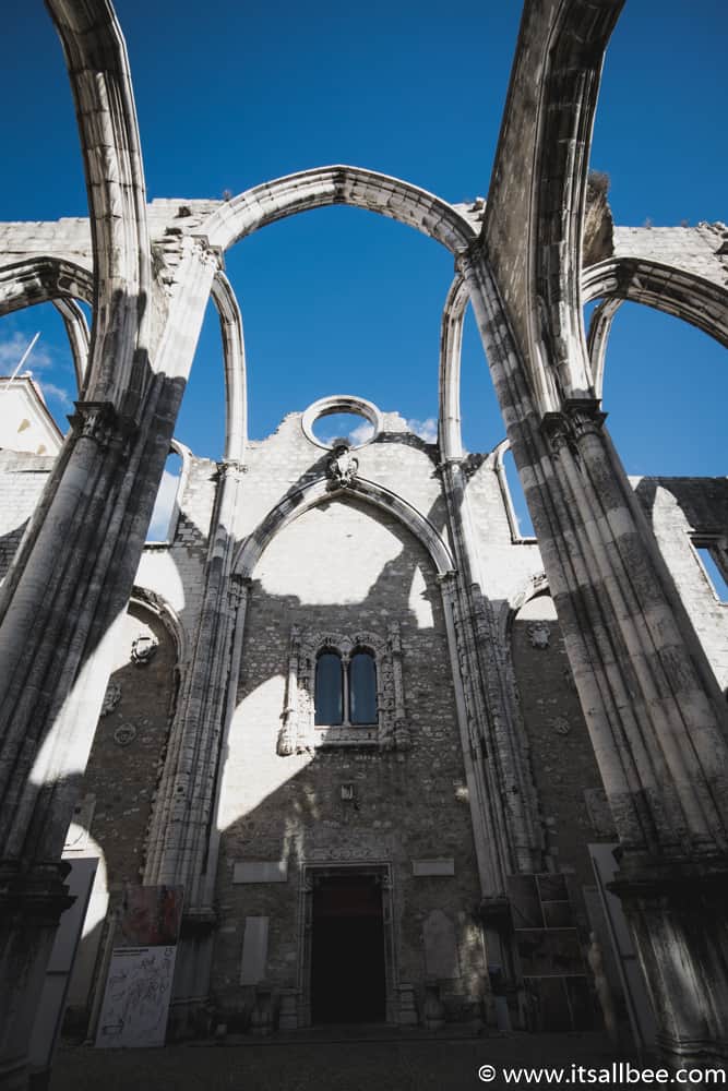 Portugal Must Sees | Carmo Convent Lisbon - #itsallbee #traveltips #Lisbon #portugal #vacation #photography #tips