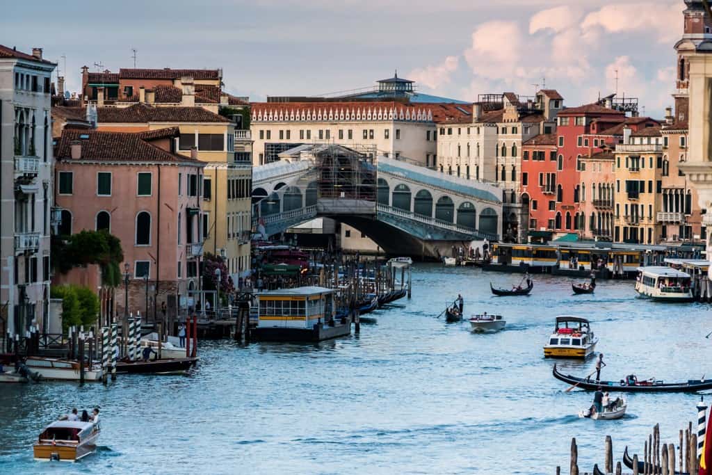 Everything you need to know about how to get from verona to venice by train, car and bus. 