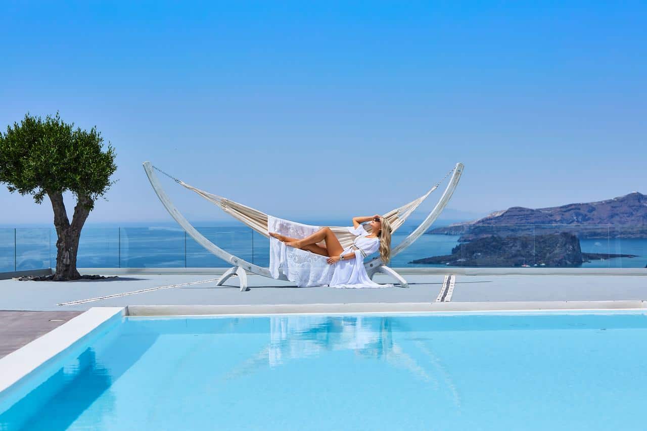 The Best Santorini Villas With Private Pools - The best villas in Oia, Fira and many towns in Santorini. All within proximity to the best beaches in Santorini Greece.