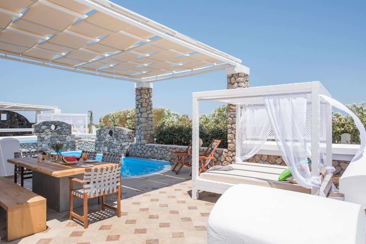 The Best Santorini Villas With Private Pools - The best villas in Oia, Fira and many towns in Santorini. All within proximity to the best beaches in Santorini Greece.