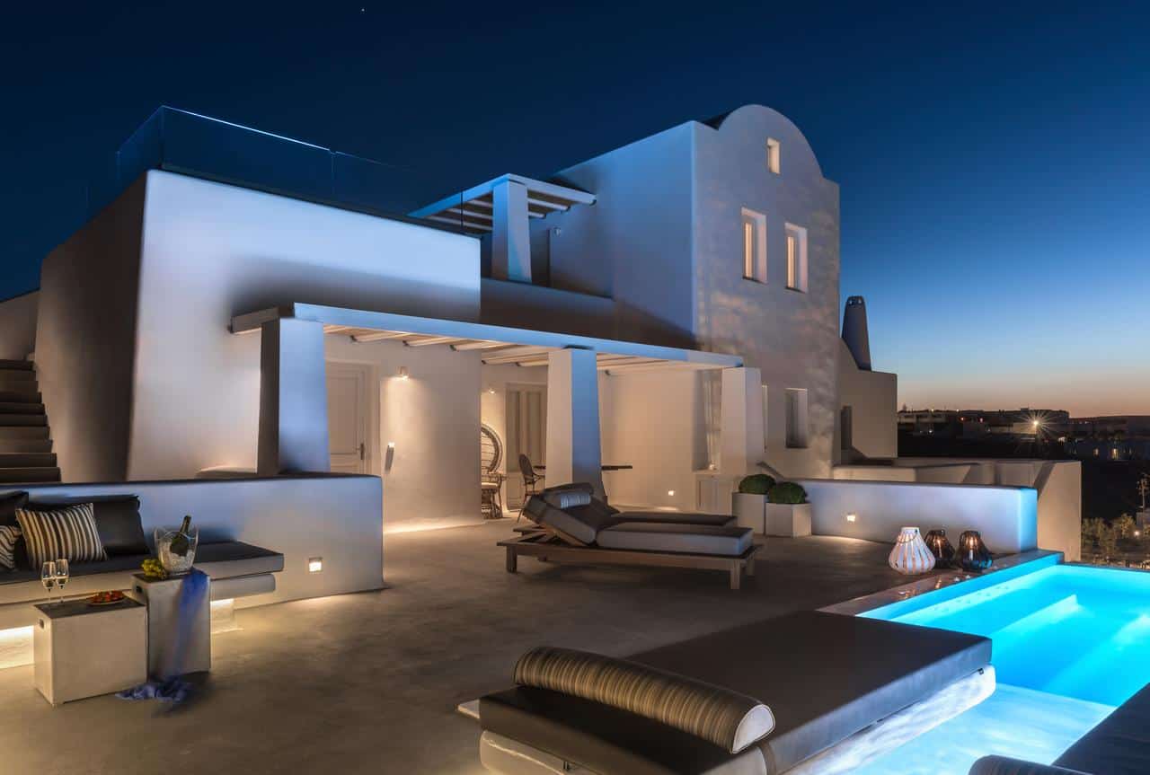 The Best Santorini Villas With Private Pools - The best villas in Oia, Fira and many towns in Santorini. All within proximity to the best beaches in Santorini Greece.