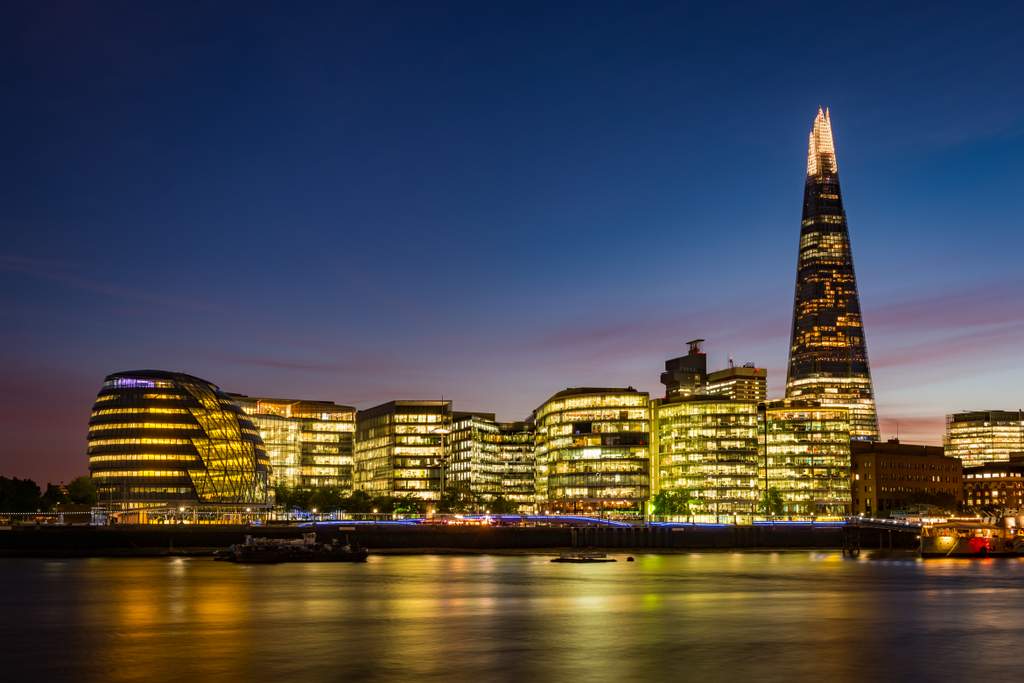 Things to do in London at Night - From London night walk, London night boat tours, to London bus tours at night. #traveltips #nighttours #towerbridge #shard #thames #bigben #londoneye #nighttime #duck&waffle Things to do in London at Night - From London night walk, London night boat tours, to London bus tours at night.
