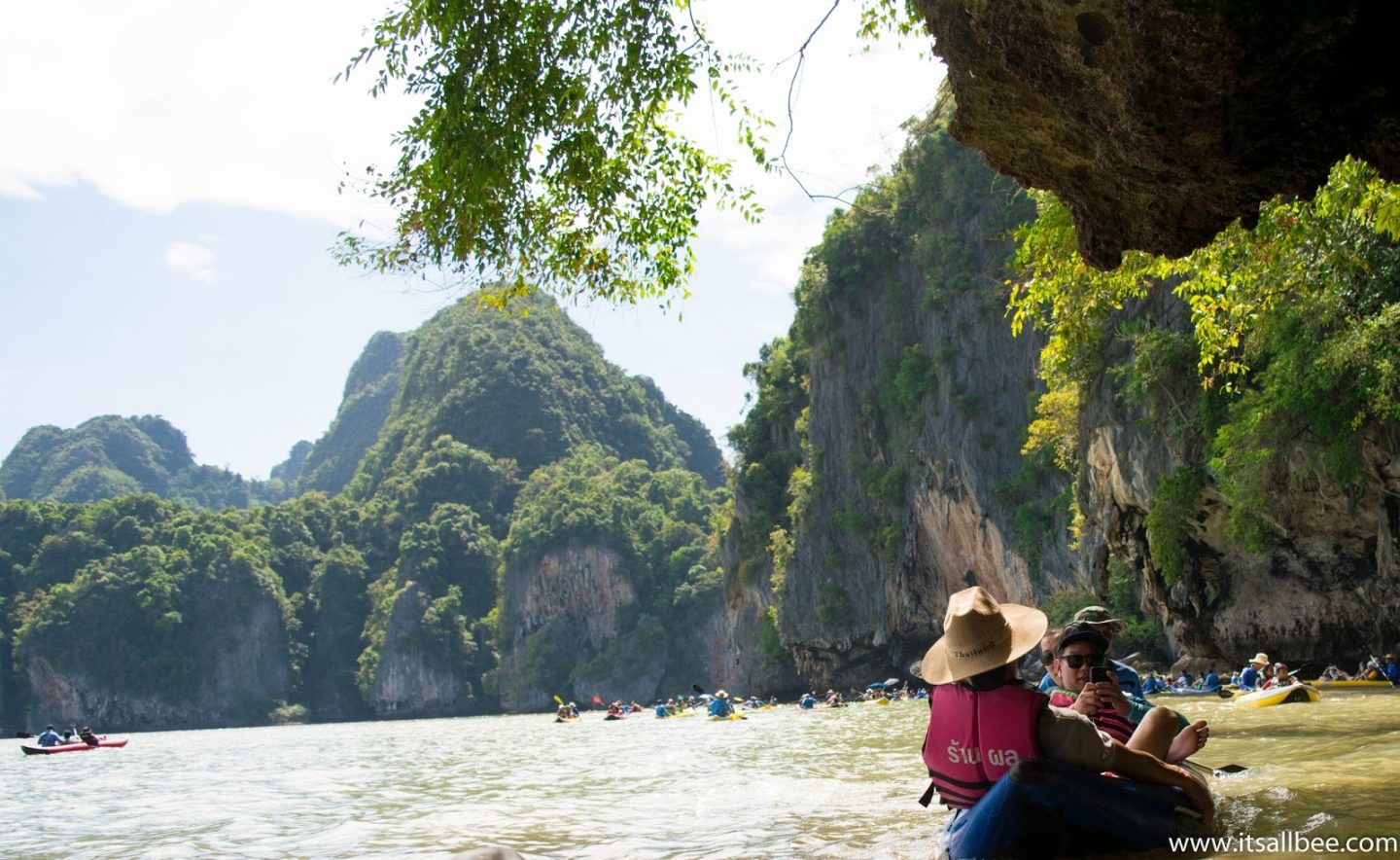 How to plan the perfect Bangkoks and Phuket itinerary. Phi Phi island and Krabi day trips 