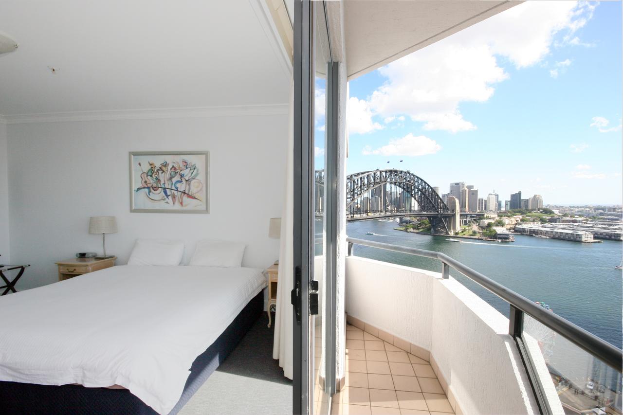 Top Sydney Hotels For New Years Eve Fireworks - Tips on the best Sydney hotel with view of fireworks #NYE #fireworks #party #drinks #newyear #harbourbrigde #operahouse #views #nyecruise #champagne #goingout #nye2020