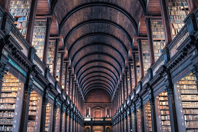 Guide to the best travel guidebooks for Ireland - The best travel books on Ireland #traveltip #itsallbee #eire #irish #bestsights #cliffsofmoher #dublin #kerry #ashfordcastle #books #guidebooks #irishbooks #irishfood #irishbeer