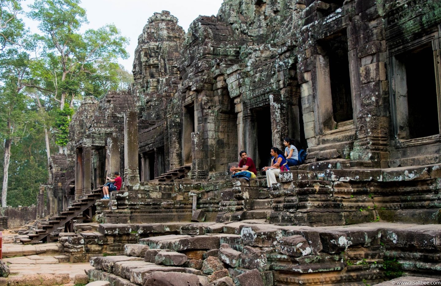 Cambodia Travel Itinerary - The perfect 7 day Cambodia itinerary. ANGKOR WAY TEMPLES - MARKETS - BEACHES & NIGHTLIFE. Visiting Siem Reap, Phnom Penh and Sihanoukville. Everthing you need to know from local customs, what to pack for Cambodia, how many days to spend in Siem Reap and Angkor Wat. Plus where to stay and how to get around. #asia #adventure #angkorwat #traveltips