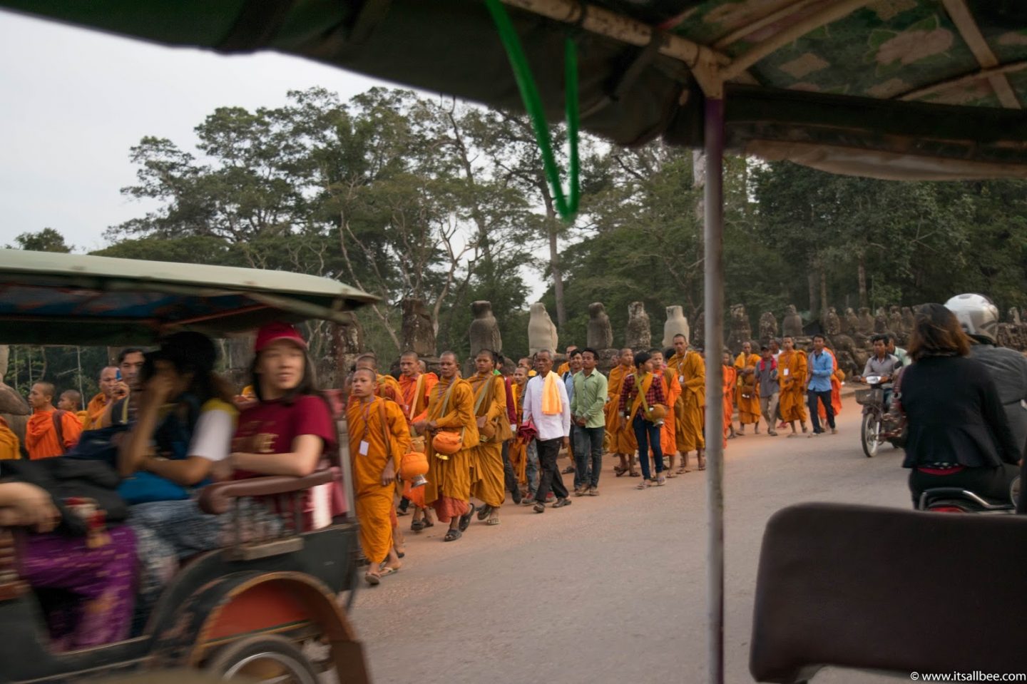 Cambodia Travel Itinerary - The perfect 7 day Cambodia itinerary. ANGKOR WAY TEMPLES - MARKETS - BEACHES & NIGHTLIFE. Visiting Siem Reap, Phnom Penh and Sihanoukville. Everthing you need to know from local customs, what to pack for Cambodia, how many days to spend in Siem Reap and Angkor Wat. Plus where to stay and how to get around. #asia #adventure #angkorwat #traveltips