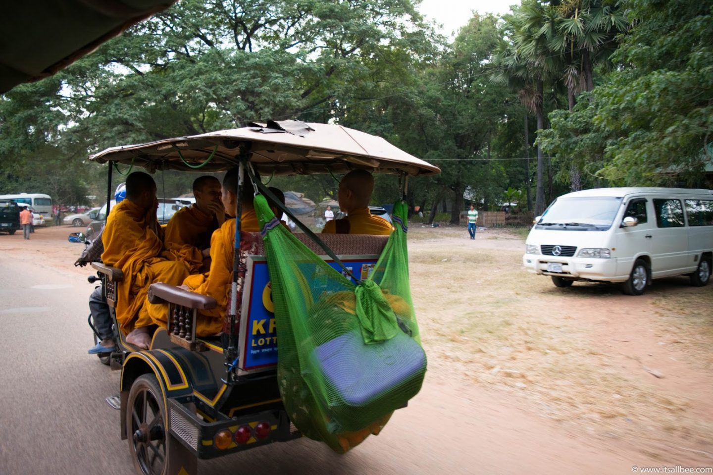 Cambodia Travel Itinerary - The perfect 7 day Cambodia itinerary. ANGKOR WAY TEMPLES - MARKETS - BEACHES & NIGHTLIFE. Visiting Siem Reap, Phnom Penh and Sihanoukville. Everthing you need to know from local customs, what to pack for Cambodia, how many days to spend in Siem Reap and Angkor Wat. Plus where to stay and how to get around. #asia #adventure #angkorwat #traveltips