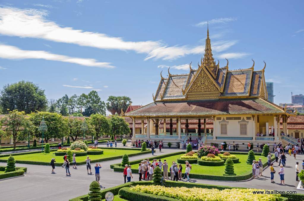 Cambodia Travel Itinerary - The perfect 7 day Cambodia itinerary. ANGKOR WAY TEMPLES - MARKETS - BEACHES & NIGHTLIFE. Visiting Siem Reap, Phnom Penh and Sihanoukville. Everthing you need to know from local customs, what to pack for Cambodia, how many days to spend in Siem Reap and Angkor Wat. Plus where to stay and how to get around. #asia #adventure #angkorwat #traveltips