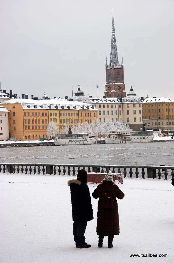 Sweden Packing List - What to wear in Stockholm in winter. A guide to what to pack for Sweden in winter. The perfect packing list for the cold weather in Sweden and the popular cities like Stockholm. #packingtips #winterwear # sweden winter outfits - sweden winter fashion - stockholm sweden winter street styles - stockholm sweden winter travel