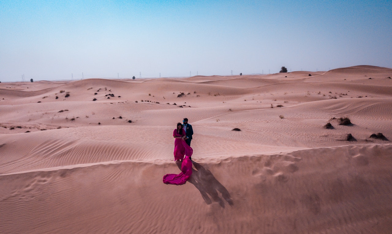 Desert Couples Shoot, Romantic things to do in Dubai
