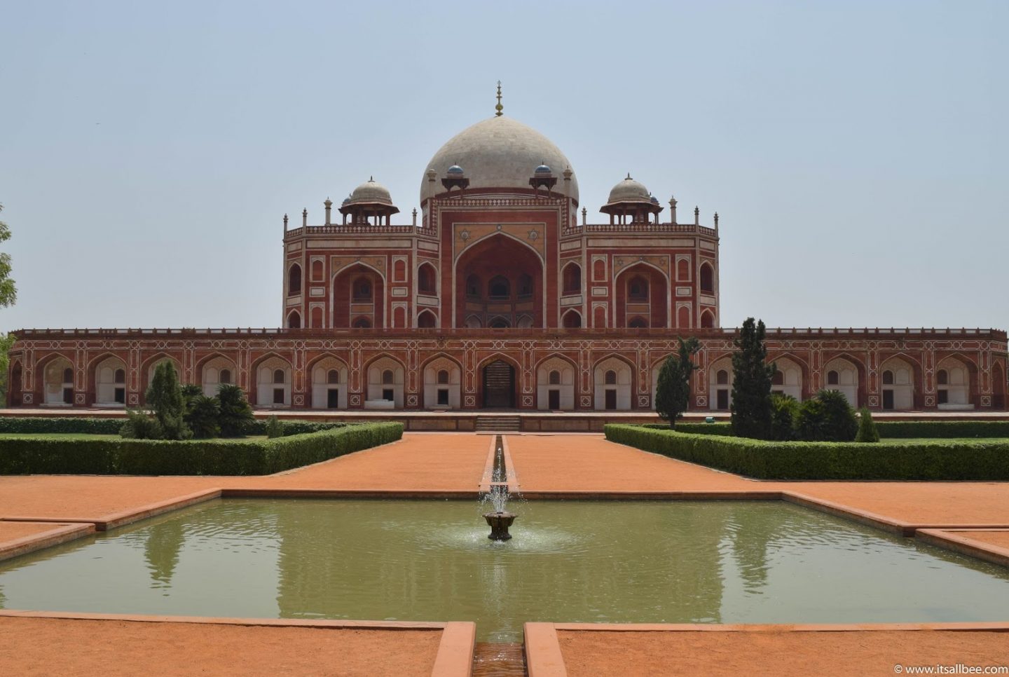 The perfect Delhi itinerary for 3 days - Delhi travel guide with things to do, places to visit in Delhi, how to get around in Delhi, day trips from Delhi, visa info and more. Delhi travel incredible India #ASIA #GOLDENTRIANGLE #femaletravellers #solotravel #adventure - delhi travel photography - delhi india market - delhi india streets - delhi india streets