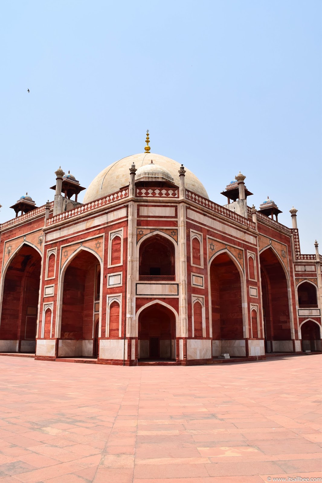 The perfect Delhi itinerary for 3 days - Delhi travel guide with things to do, places to visit in Delhi, how to get around in Delhi, day trips from Delhi, visa info and more. Delhi travel incredible India #ASIA #GOLDENTRIANGLE #femaletravellers #solotravel #adventure - delhi travel photography - delhi india market - delhi india streets - delhi india streets