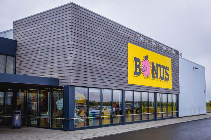 Guide to Grocery shopping in Iceland. Grocery store in Reykjavik and Iceland. Tips on the cheapest supermarkets in Iceland, food prices where to find them. #iceland #localtips #travel #moneysaving | food prices in Iceland reykjavik | Reykjavik food market | cheap food reykjavik | grocery prices in Iceland | Iceland supermarket prices | bonus supermarket Iceland | reykjavik bonus | bonus market Iceland Guide To Iceland Supermarkets & Grocery Stores
