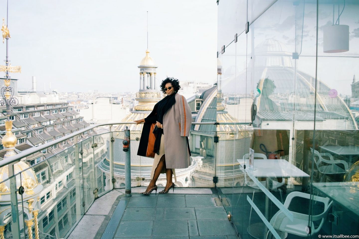 What to pack for Paris in Winter - Tips on essential items for your Paris packing list for winter - What to wear in Paris in December, January, February. What shoes to pack for Paris in Winter. What coat to wear in Paris. Paris outfit ideas #packingtip #travel #Paris #outits #europe #winter #french #peacoat #style #travelstyle