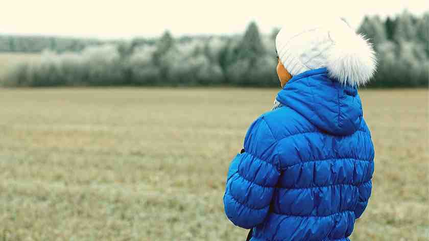 Packable hood lightweight down jacket