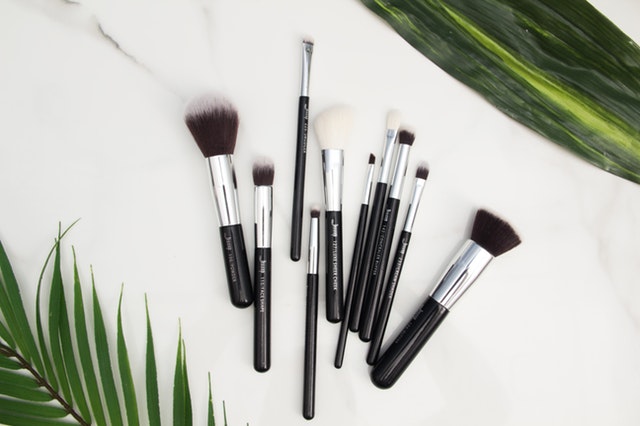 Go Places With These Travel Friendly Makeup Brush Sets - travel size makeup brush set #makeup #traveltip #packingtips #itsallbee #makeupbrushes #brushsets #makeuppalattes #eyemakeup #foundation #blusher #eyeshadow