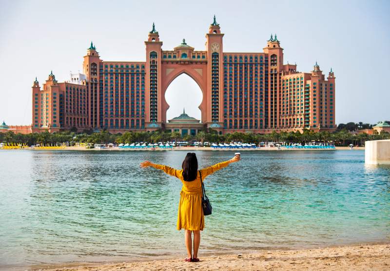 Tips On The Best Dresses For Dubai Trip - A Dubai Dress Guide - #dresses #style #dubai #itsallbee #skirts #whattowear #whowhatwear #whatiwore #vacation #packingtip #dubaipackinglist #maxidress #mididress #packinglist