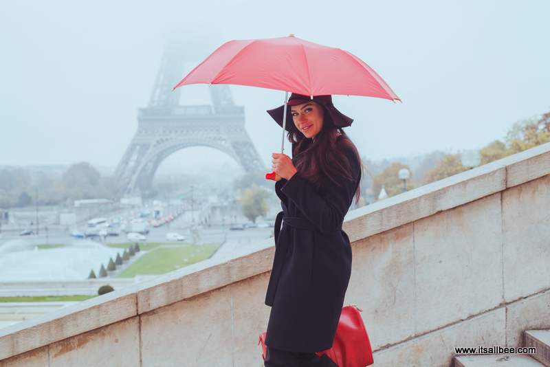 What to pack for Paris in Winter - Tips on essential items for your Paris packing list for winter - What to wear in Paris in December, January, February. What shoes to pack for Paris in Winter. What coat to wear in Paris. Paris outfit ideas #packingtip #travel #Paris #outits #europe #winter #french #peacoat #style #travelstyle