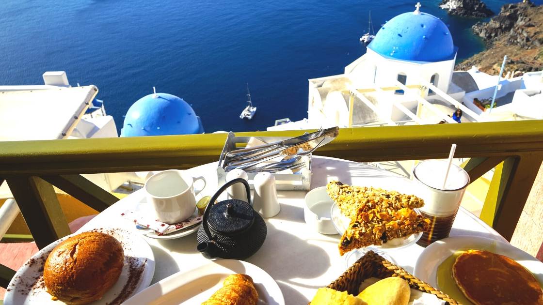 Santorini cafes - best cafes in santorini greece