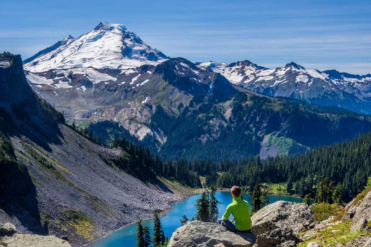 Guide to the best day hikes near Seattle. Perfect for rainy days, summer, winter with easy to moderate trails and hikes in Washington. Seattle Day Hikes | Hikes Close To Seattle | Trails Near Seattle | Day Hikes From Seattle | Waterfall Hikes Seattle | Easy Hikes In Washington State | Spring Hikes Near Seattle | Summer Hikes In Seattle | Snow Hikes Near Seattle | Lake Hikes Near Seattle 