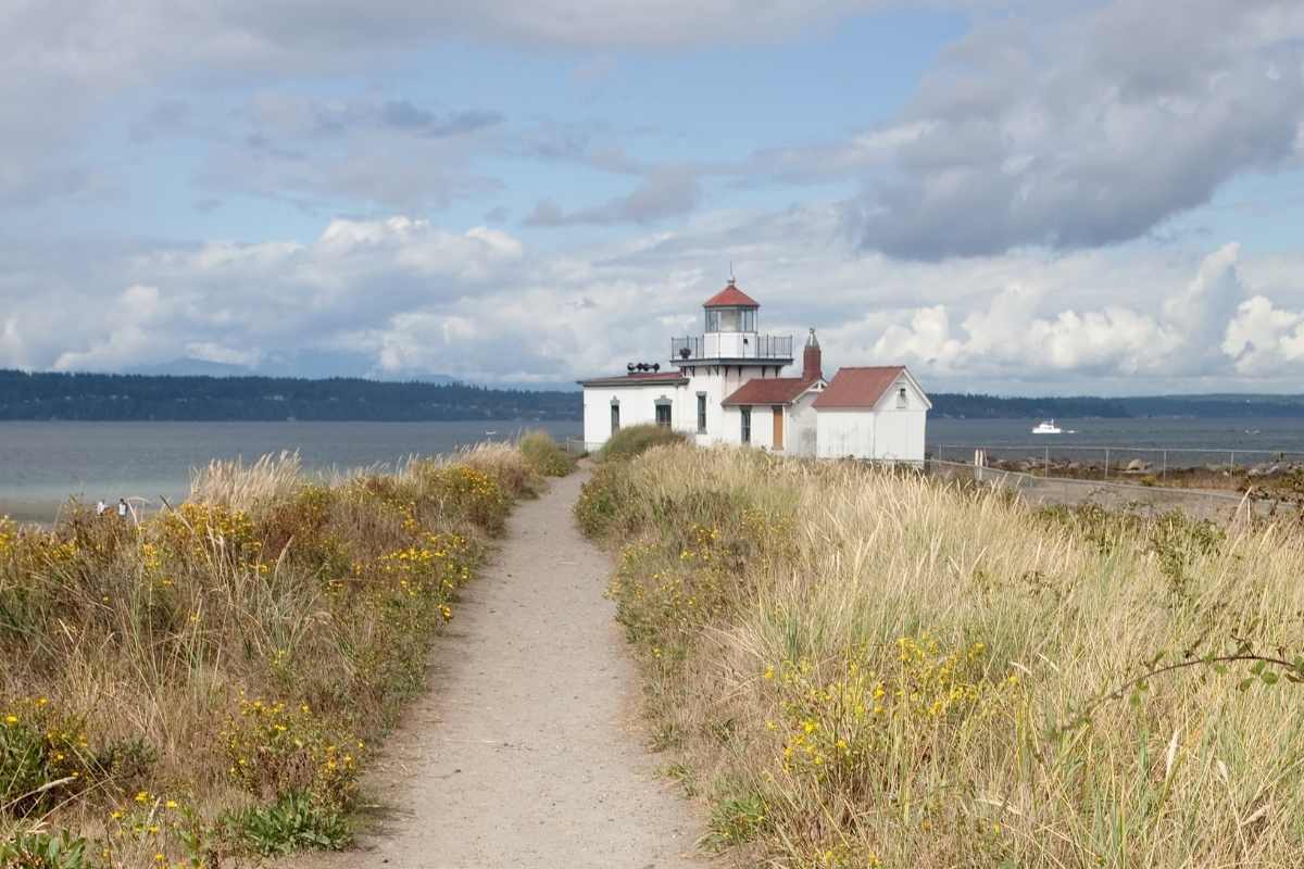 Guide to the best day hikes near Seattle. Perfect for rainy days, summer, winter with easy to moderate trails and hikes in Washington. Kid Hikes Near Seattle | Flat Hikes Near Seattle | Beach Hikes Near Seattle | Small Hikes Near Seattle | Must Do Hikes Near Seattle | Quick Hikes Near Seattle | Short Easy Hikes Near Seattle | River Hikes Near Seattle