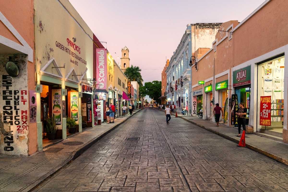 A local's guide to things to do in Merida, Mexico. From markets to beaches, cute neighbourhoods and unique attractions not to miss.