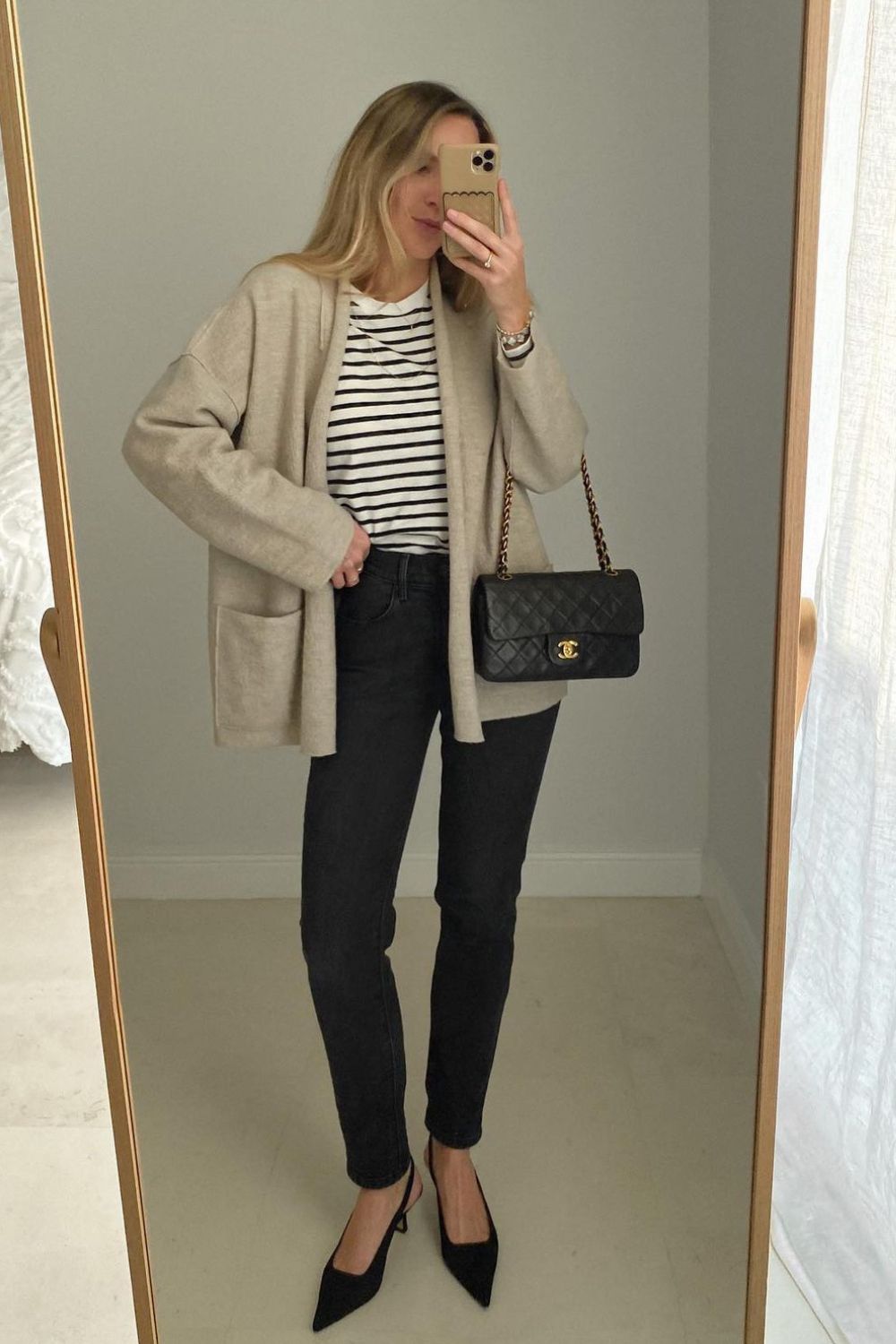 Experience the essence of New York fall fashion with our guide to chic and comfortable outfit ideas. Discover the perfect attire for exploring the city, from sophisticated brunch ensembles to vibrant sightseeing looks, complete with a comprehensive packing list. Dive into the metropolitan style! New York Fall Outfits | New York Fall Outfit Casual | New York Fall Fashion Style | New York Aesthetic | NYC Aesthetic | New York City Aesthetic | Nyc Life | New York Packing List | What To Wear New York