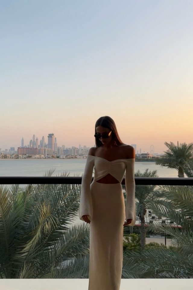 Discover your ultimate style guide for Dubai with our expert fashion tips. From elegant poolside attire to chic evening wear, our curated outfit ideas ensure you're dressed to impress for every Dubai occasion. Explore our comprehensive packing list for the perfect balance of style and comfort in the city of luxury. Dubai Outfit Ideas | Dubai Outfit | Dubai Outfits | Dubai Vacation | Dubai Travel | Dubai travel tips | Dubai Fashion | Dubai Clothes | What To Wear In Dubai | Dubai Packing List 
