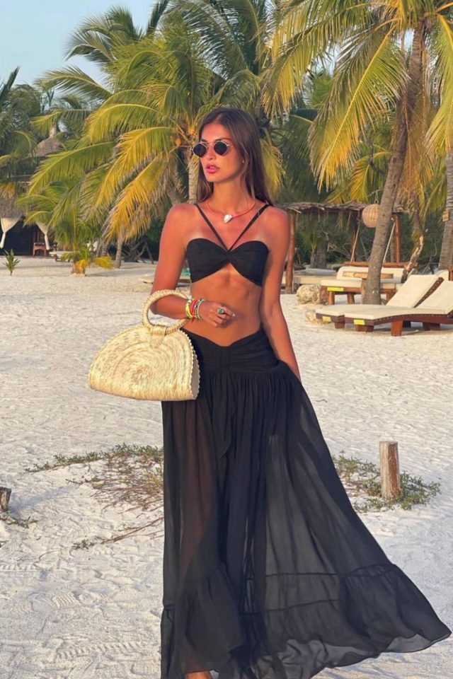 Discover the ultimate Mexico outfit Ideas with our expert fashion advice. From beachside evenings in Tulum to daytime explorations in Cancun, find the perfect ensemble for every activity with our vibrant, chic, and versatile looks tailored for tropical elegance. Mexico Vacation Outfits | What To Wear In Mexico | Mexico Packing List | Mexican Outfits | Mexican Outfit Ideas | Mexico Outfits Ideas | Mexico Trip Outfits | Mexico Beach Outfits | Things To Do In Mexico | Places To To Visit In Mexico