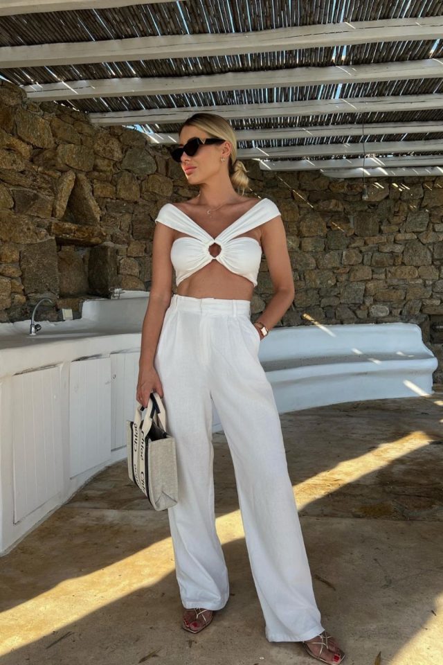 Uncover the ultimate Mykonos outfit guide, perfect for island adventures. From breezy brunch ensembles to elegant dinner attire, find inspiration for every occasion in Mykonos. Mykonos Outfit Summer | Mykonos Outfit | Mykono Outfit | Mykonos Outfits | Mykonos Greece | Mykonos Vacation | Mykonos Looks | Mykonos Trip | Beach Outfit | Vacation Outfit | Europe Outfit | Cute Vacation Outfit | Greece Outfit Ideas | Europe Summer Outfit | What To Wear In Mykonos | Mykonos Packing List #Mykonostravel