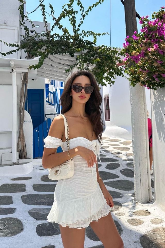 Uncover the ultimate Mykonos outfit guide, perfect for island adventures. From breezy brunch ensembles to elegant dinner attire, find inspiration for every occasion in Mykonos. Mykonos Outfit Summer | Mykonos Outfit | Mykono Outfit | Mykonos Outfits | Mykonos Greece | Mykonos Vacation | Mykonos Looks | Mykonos Trip | Beach Outfit | Vacation Outfit | Europe Outfit | Cute Vacation Outfit | Greece Outfit Ideas | Europe Summer Outfit | What To Wear In Mykonos | Mykonos Packing List #Mykonostravel