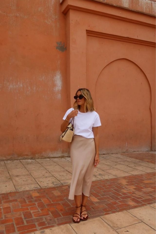 Explore chic and versatile outfit ideas perfect for every activity in Marrakesh, from vibrant street explorations to sophisticated dining. Discover how to blend style with comfort in this fashion guide tailored for the modern traveler.Marrakesh Outfits, Marrakesh Aesthetic, Marrakesh Morocco, Marrakesh Outfit Ideas, Marrakesh Style, Marrakesh Travel, Marrakesh Luxury Villa, Marrakesh Outfit Ideas Winter, Marrakesh Outfit Ideas Summer, Marrakesh Outfit Ideas Spring, Marrakesh Outfit Ideas Fall, Explore chic and versatile outfit ideas perfect for every activity in Marrakesh, from vibrant street explorations to sophisticated dining. Discover how to blend style with comfort in this fashion guide tailored for the modern traveler.Marrakesh Outfits, Marrakesh Aesthetic, Marrakesh Morocco, Marrakesh Outfit Ideas, Marrakesh Style, Marrakesh Travel, Marrakesh Luxury Villa, Marrakesh Outfit Ideas Winter, Marrakesh Outfit Ideas Summer, Marrakesh Outfit Ideas Spring, Marrakesh Outfit Ideas Fall