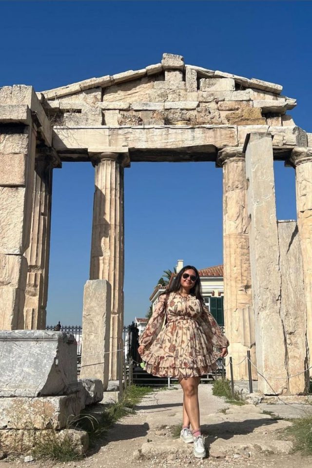 Explore the best Athens outfit ideas for every occasion, from chic exploring and beachy vibes to stylish nights out. Discover how to dress perfectly for sightseeing, brunch, casual outings, and more in the vibrant city of Athens. Stay stylish and comfortable with our curated fashion tips and outfit inspirations. Athens Greece, Summer Outfits, Fall Outfits, Athens Outfit Aesthetic, What To Wear In Athens, Athens Packing List, Athens Inspired Outfits, Greece Travel Outfit, Weekend In Athens Explore the best Athens outfit ideas for every occasion, from chic exploring and beachy vibes to stylish nights out. Discover how to dress perfectly for sightseeing, brunch, casual outings, and more in the vibrant city of Athens. Stay stylish and comfortable with our curated fashion tips and outfit inspirations. Athens Greece, Summer Outfits, Fall Outfits, Athens Outfit Aesthetic, What To Wear In Athens, Athens Packing List, Athens Inspired Outfits, Greece Travel Outfit, Weekend In Athens