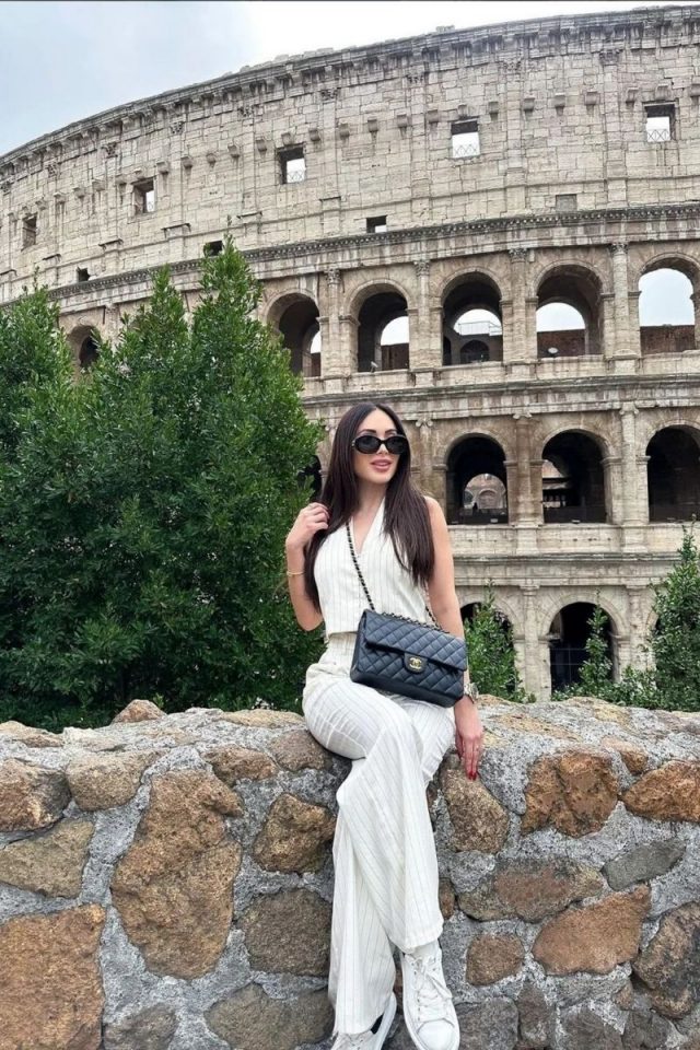 Discover stylish and comfortable Rome outfit ideas perfect for exploring the city's iconic landmarks. From casual street style to sophisticated evening looks, find inspiration for your next Roman adventure with our detailed outfit descriptions and tips. Rome Outfits Winter, Rome Outfit Winter, Rome Outfit Spring, Rome Outfits Spring, Summer Outfit, Fashion, Places Spring Outfit, Cute Outfit, Casual Summer Outfit, Classy Outfit, Girl Aesthetic, Outfit Inspo, Italy Outfits Summer, Italy Outfits
