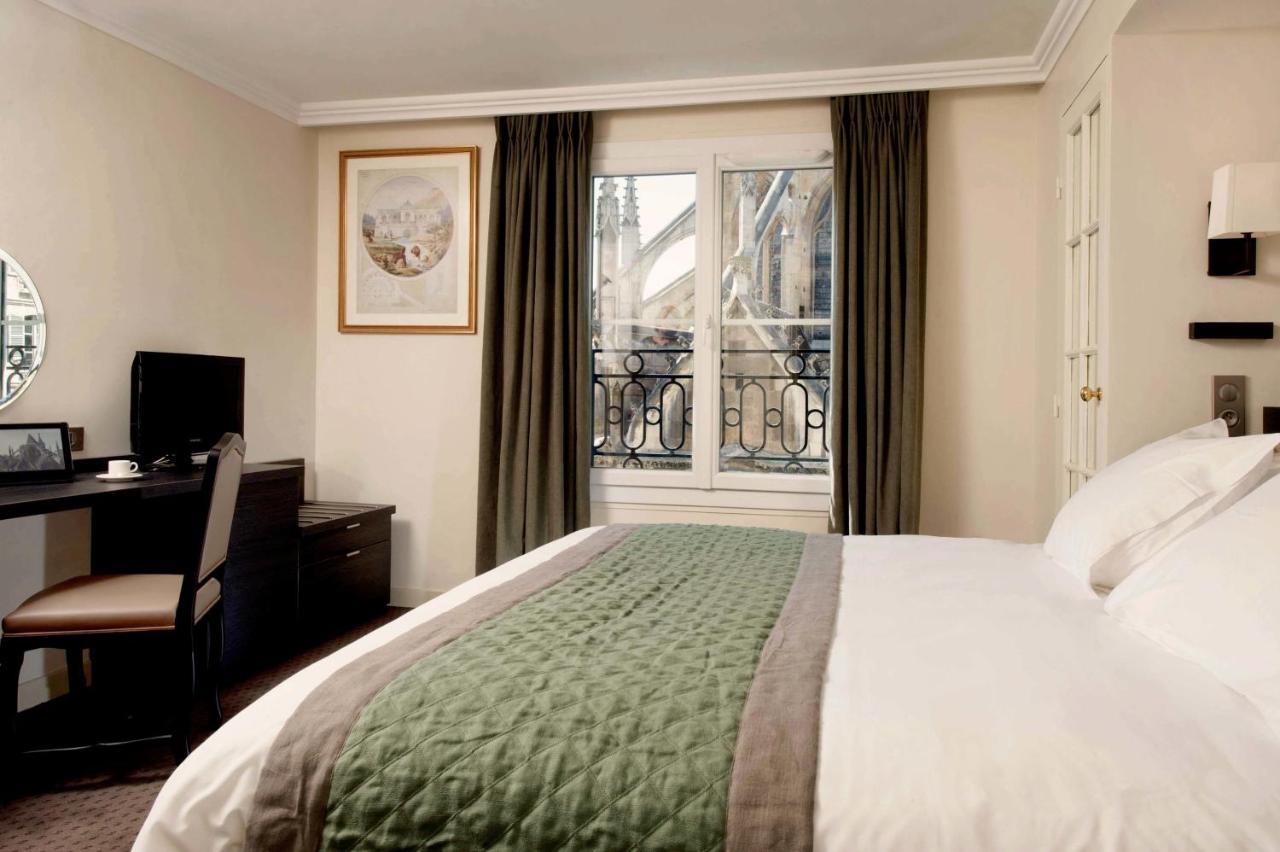 The best hotels in Paris for couples, from romantic boutique stays to luxury five-star retreats. Perfect for honeymoons, anniversaries, and dreamy getaways in the City of Love. Paris Hotels With Eiffel Tower View, Paris Hotels With Balcony, Best Hotels In Paris On A Budget, Affordable Boutique Hotels Paris, Paris Hotels For Couples, Famous Paris Hotels, St Germain Paris, Günstige Hotels Paris, Latin Quarter Hotels, Most Romantic Hotels In Paris, Modern Hotels, Romantische Hotels Paris