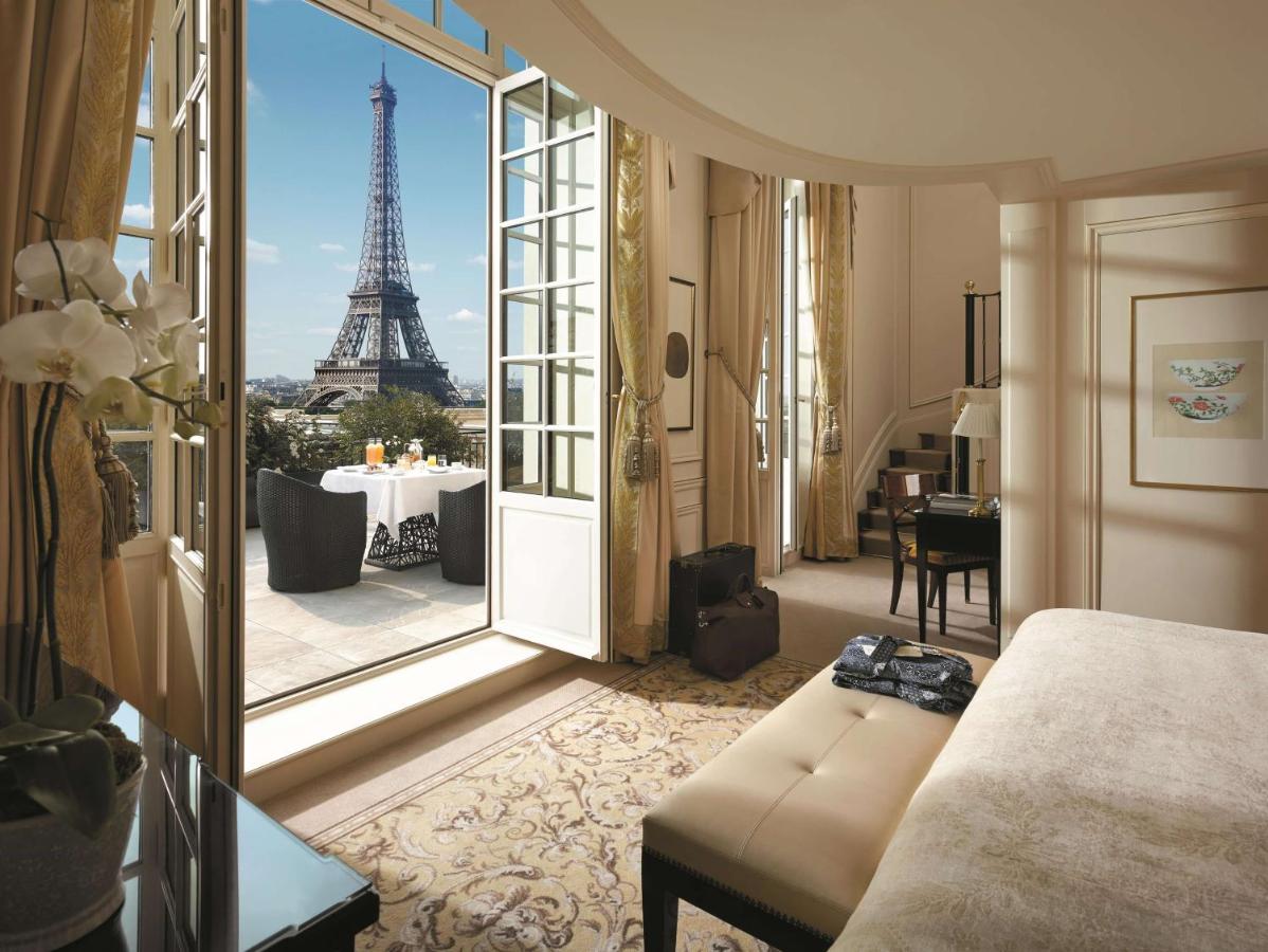 The best hotels in Paris for couples, from romantic boutique stays to luxury five-star retreats. Perfect for honeymoons, anniversaries, and dreamy getaways in the City of Love. Paris Hotels With Eiffel Tower View, Paris Hotels With Balcony, Best Hotels In Paris On A Budget, Affordable Boutique Hotels Paris, Paris Hotels For Couples, Famous Paris Hotels, St Germain Paris, Günstige Hotels Paris, Latin Quarter Hotels, Most Romantic Hotels In Paris, Modern Hotels, Romantische Hotels Paris
