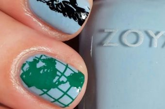 Get inspired with 22 New York-themed nail designs perfect for your NYC trip! From skyline art to “I ❤️ NY” graphics and bold city icons, these nail ideas bring Big Apple energy to your mani. New York Nails, New York Nails Designs, Nails For New York, New York Nails Designs Nyc, New York City Nails, Nails New York, New York Inspired Nails, New York Nails Aesthetic, New York Yankees Nails, New York Yankees Nails, Cute Nails For New York